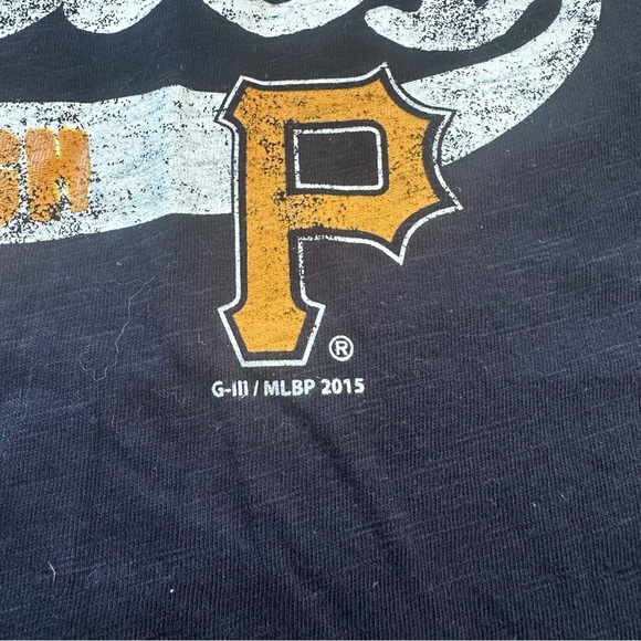G-III 4Her Carl Banks Womens Medium Pittsburgh Pirates Black Top Shirt V-Neck - Picture 7 of 8